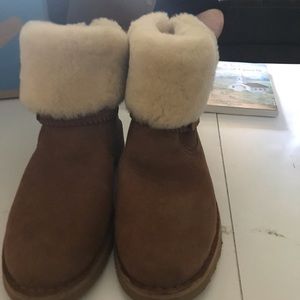 Size9 UGG BOOTS NEVER WORN